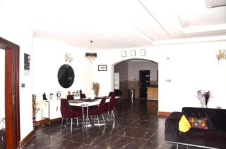 Chic Modern Getaway - 8