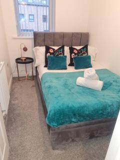 Tudors eSuites - Three Bedroom House with Garden and Driveway #24StL - 5