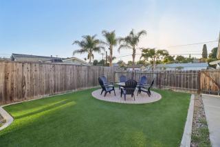 Entire Private 4-Bedroom Home w Gated Yard, Parking, King Bed, Available Now - 0