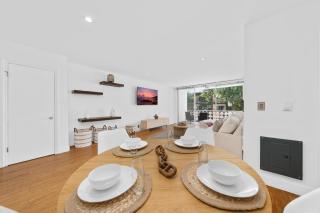 The Orchid-Beachfront Bliss Spacious 2BR Apt In Santa Monica - 8