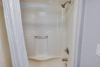 New appliances & direct oceanfront on a low level! - 3