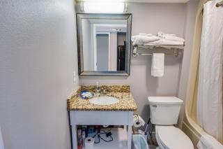 New appliances & direct oceanfront on a low level! - 4