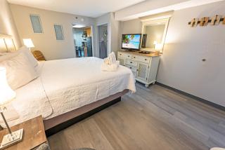 1BR Direct Oceanfront Views Pools, Modern Decor! - Myrtle Beach - 3