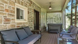 Luxury Lake Front Camelot Villa - 7