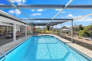 Waterfront Fun with Heated Pool, Dock & Outdoor Kitchen - Villa Sunshine - Roelens - 3