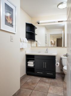 Candlewood Suites Bellevue by IHG - 8