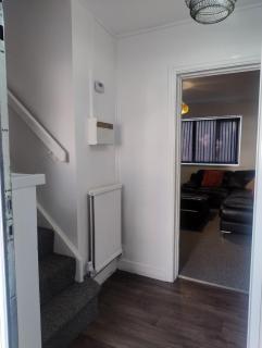 Airport and City Access Stylish 3BR with Garden Plus Parking - Manchester - 9