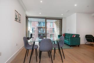 Lux and Large 2 bed Battersea Power Station - 6