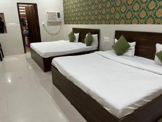 Shri Mukund Dham - Near Prem Mandir, Iskcon temple & Banke Bihari G- Premanand Maharaj Visit is just 2-3 minutes away - 8