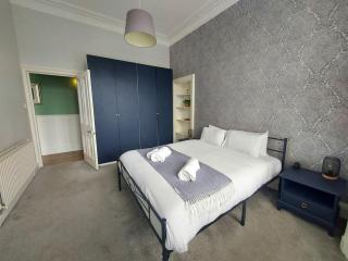 Spacious Edinburgh Home with Easy Access to Airport & City Centre - Edinburgh - 3