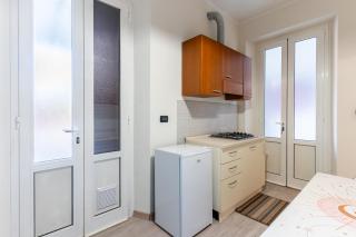 Zen Retreat with Jacuzzi, Patio & Private Garage Plus Automatic Check in 24 7 with Netflix Dazn and Disney Plus - 5