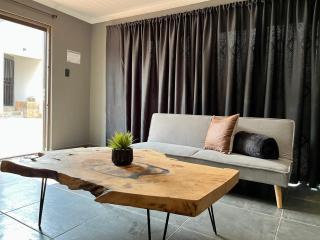OR Tambo Guest Retreat Unit 4 - 6