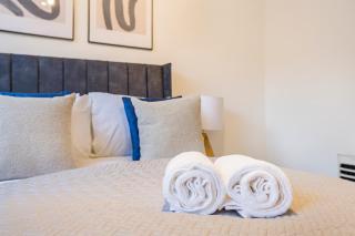 Stylish 2BR 2BA Flat in Gravesend Sleeps 4 - Gravesend - 8
