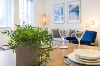 Stylish 2BR 2BA Flat in Gravesend Sleeps 4 - 3
