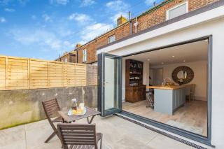 The Bolthole - Eastbourne - 2
