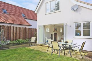 Camomile Cottage - 2