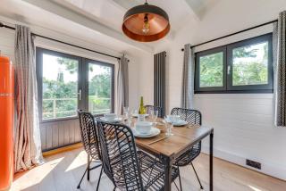 Woodpecker Lodge - Stradbroke - 1