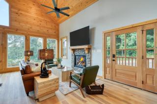 Hot Tub Game Room Views Near Downtown Gatlinburg Perfect Too by AvantStay - 7