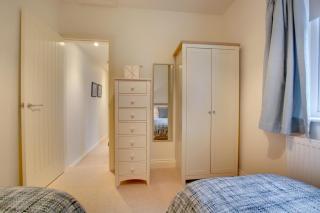 Corner Cottage - 3