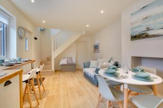 Corner Cottage - 2