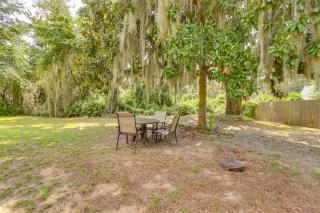 1 Mi to Sands Beach Walkable Island Home with Yard! - 8
