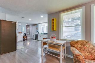 Beachy Home in Heart of Beaufort with Pool Access - Beaufort - 6