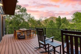 Luxe Cabin w Hot Tub Views Game Room – Sleeps 10 Do Good Holler by AvantStay - 8