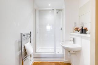 Anime Suite 15 Nights Stay with FreePark, Games and Netflix - 3