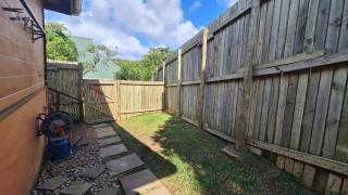 Firefly Cottage: Cosi nest tucked away in garden - 8