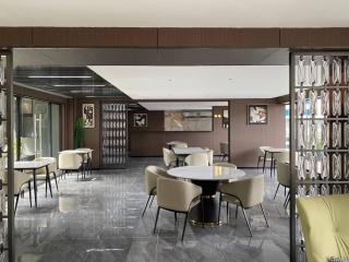 Tranquil 1BD Apt, Pool, 17th Flr, Walking distance to Yaya - 7