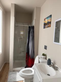 Judees Comfort 1 Charming 1 bedroom Studio walking distance to Hospital Public Transportation to New York City Airport Downtown Newark Restaurants and night life - Newark - 3