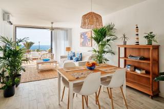 Coastal Apartment with Terrace, Sea Views and Heated Pools - 5