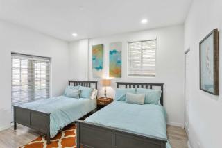 Downtown Escape - For 10 - 6