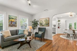 Pool House Oasis - Home for 6 - 9
