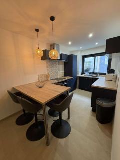 Appartement fraîchement rénové plein cœur du village - 0