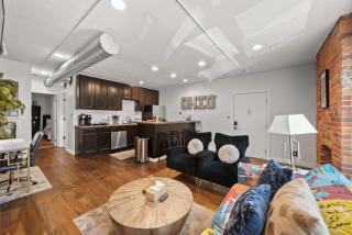 Short North Lounge - Stay for 2 - 8