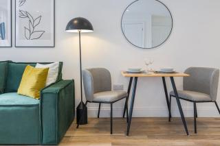 Modern 1BR Flat Gravesend with Parking Sleeps 2 - 8