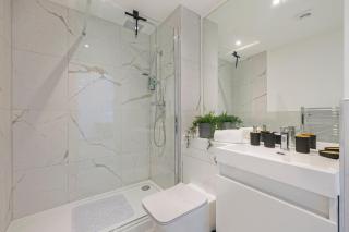 Modern 1BR Flat Gravesend with Parking Sleeps 2 - 4