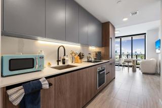 Chic Miami Retreat Stylish 2BR Gem for 5 - 8