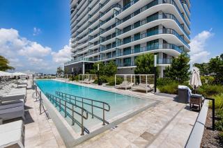 Chic Miami Retreat Stylish 2BR Gem for 5 - 7