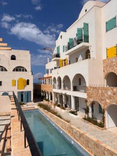 Drymades Santorini Sunset Apartment - 4