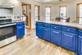 3 Mi to Downtown Roswell Home with Patio and Yard - 5