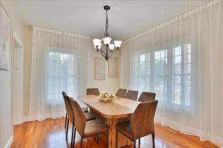 Spacious Family Friendly Royal Residence - 1