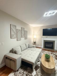 Spacious Family Friendly Royal Residence - 5