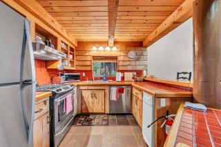 Peaceful Getaway Pet Friendly with Hot Tub and Grill - 3