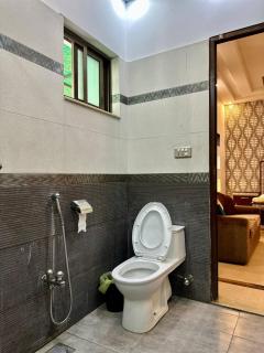 Entire 4 Bed House in DHA Ph4 - 5