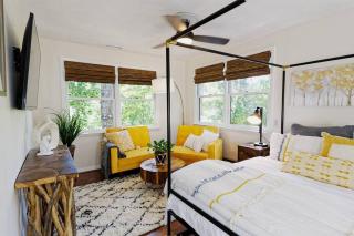 Stylish Lake Hs w/ hot tub: Walk to Blk Mtn Shops - 8