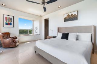 Luxury 7BR Hill Country Gem Hot Tub & Barndominium - 9