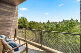 Luxury 7BR Hill Country Gem Hot Tub & Barndominium - 4