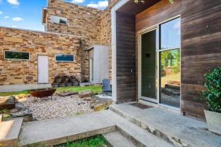 Luxury 7BR Hill Country Gem Hot Tub & Barndominium - 3